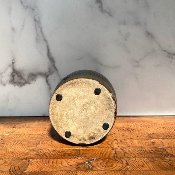 Antique Brown Salt Glaze Ceramic Stoneware Whiskey Storage Jug w/ Finger Handle - Picture 4 of 9